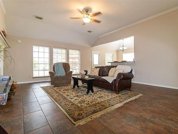 5th image of 1103 Lake Estates Dr