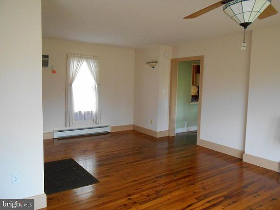 3rd image of 5841 Hudson Wharf Rd