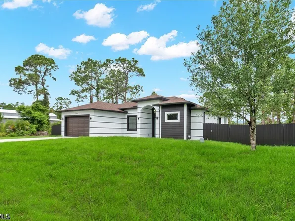 1047 Merry St E, Lehigh Acres, FL 33974