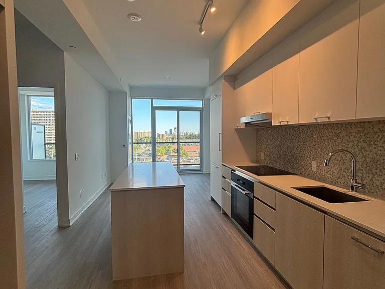 8188 Yonge St #622 — Photo 1