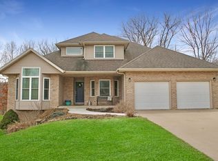 14320 Green Hill Dr, Dubuque, IA 52003
