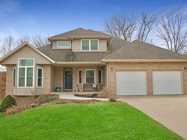 14320 Green Hill Dr, Dubuque, IA 52003
