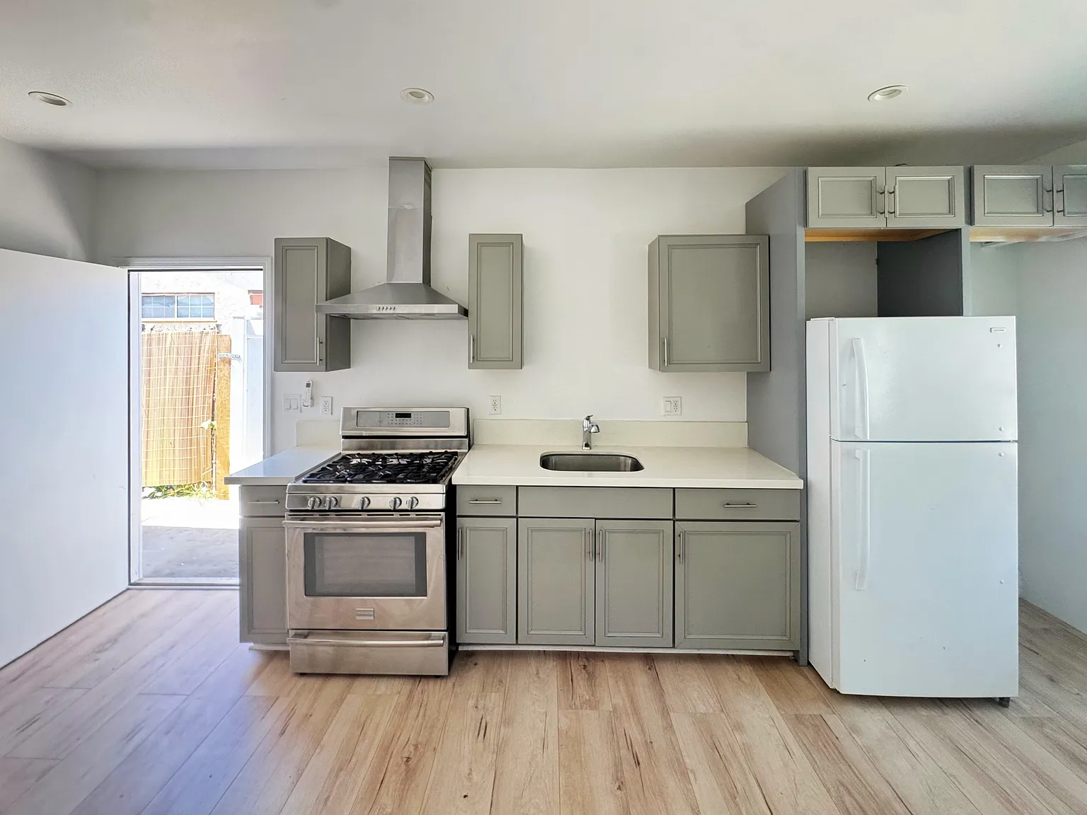 2 bed, 720 sqft, $2,449 — Photo 2