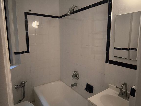 3rd image of 9 W 64th St APT 4A