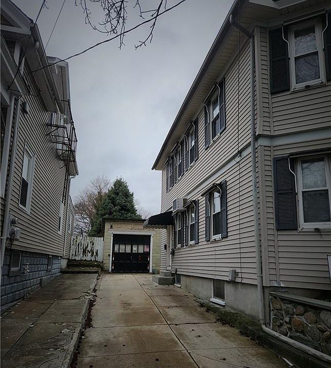 2nd image of 104 Silver Lake Ave