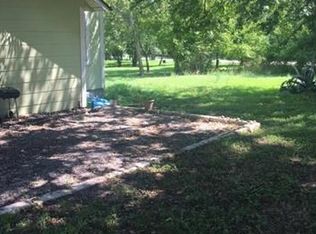 812 E Walnut St, Lockhart, TX 78644