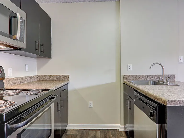 The Grove Apartments — Photo 11