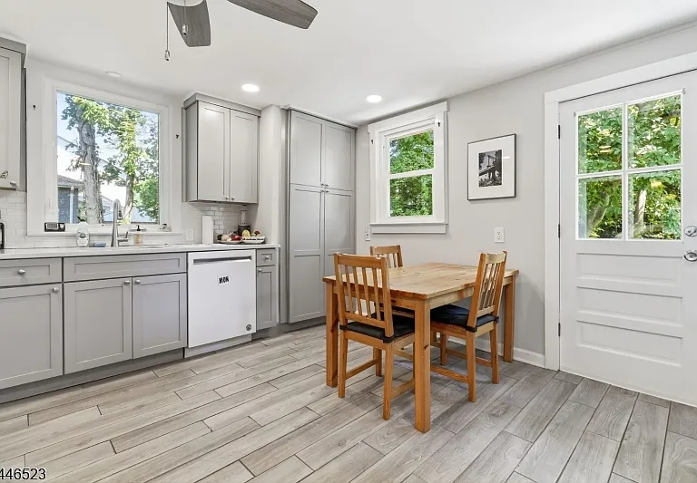 113 Florence Ave — Photo 4