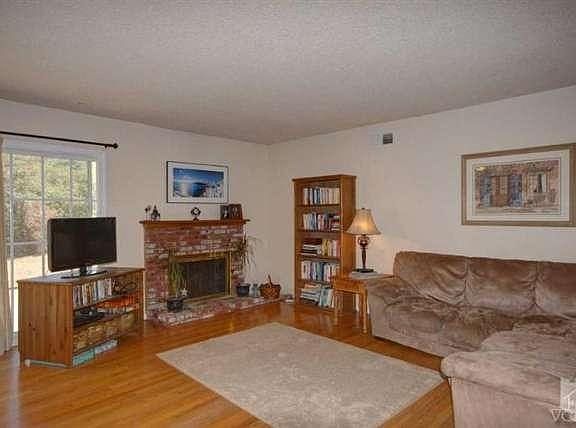 4th image of 5349 Aurora Dr