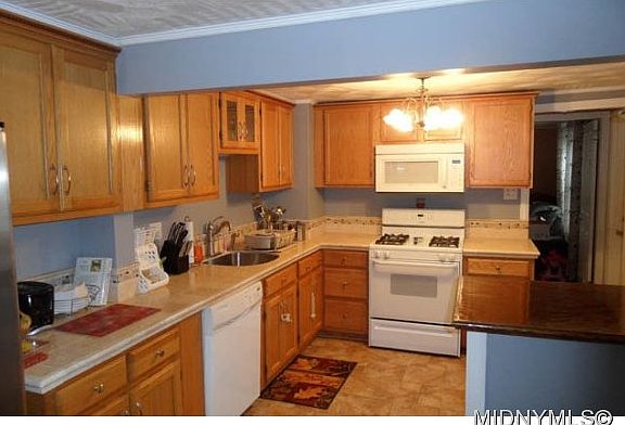 2nd image of 141 Roosevelt Dr