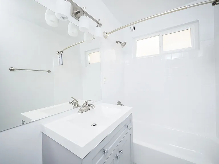 334 S. Hobart Blvd — Photo 45