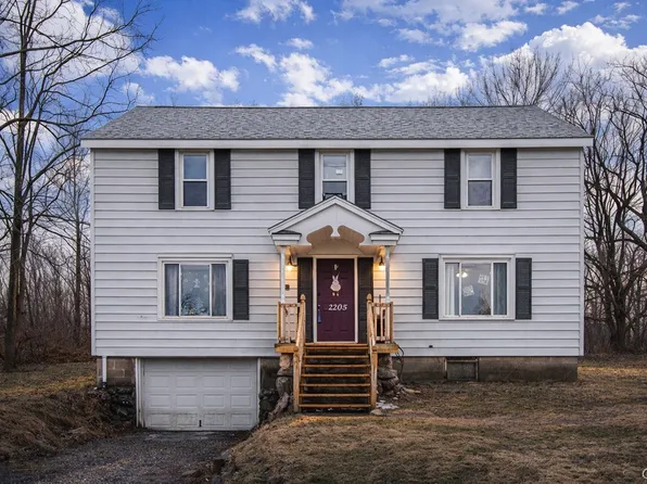 205 Cemetery Rd, Oswego, NY 13126