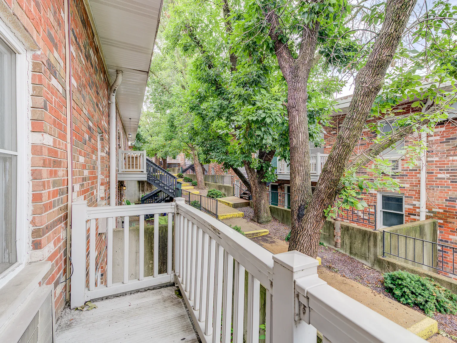Laclede Forest Apartments — Photo 3