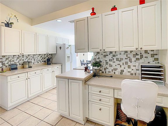 4th image of 5447 Admiral Way #8