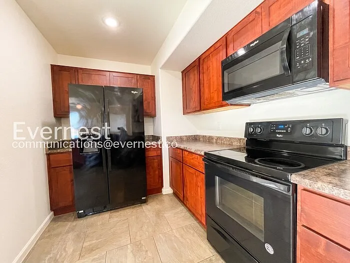3194 Fairmont Dr #11-A — Photo 5