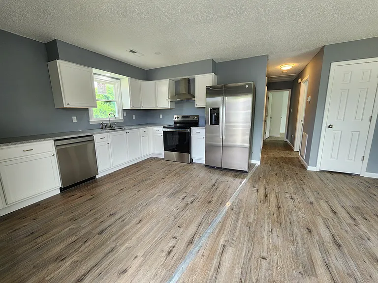 810 E Bragg St #D — Photo 3