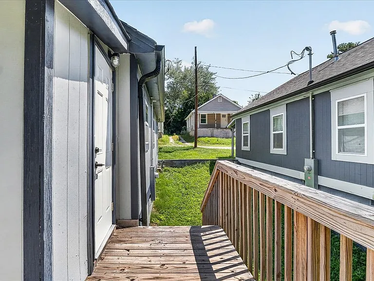 415 Spring Ct — Photo 29