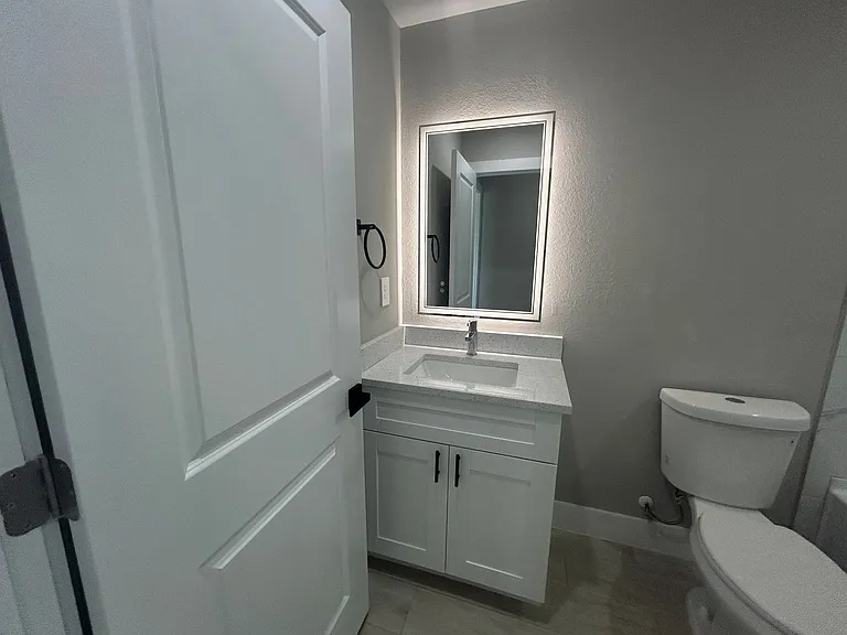 2524 NE 1st Pl — Photo 11