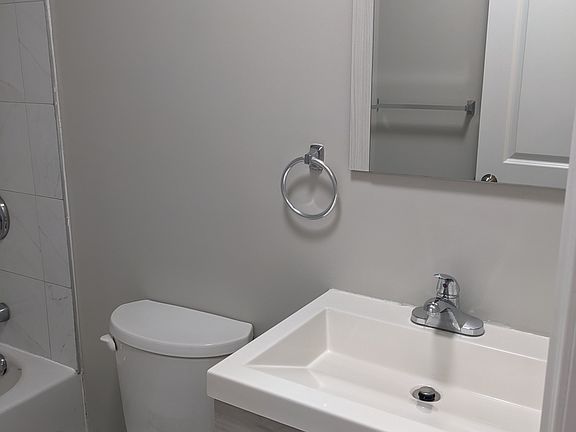 3rd image of 17 Quebec St #304