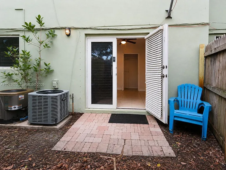 1423 Holly Heights Dr #4 — Photo 8