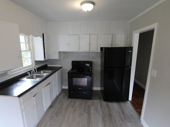 5th image of 504 W Elliott St