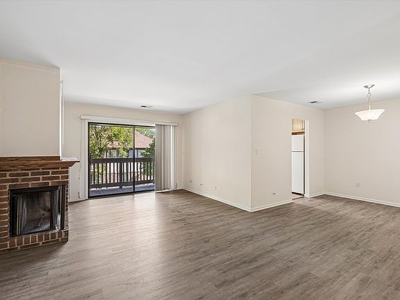 3rd image of 826 Thornton Ct #2AL