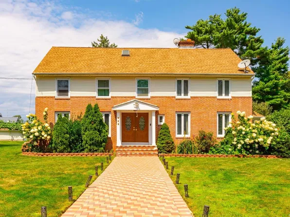 149 3rd Avenue, Brentwood, NY 11717