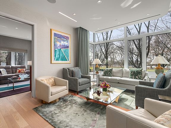 3rd image of 975 Memorial Dr #201/202