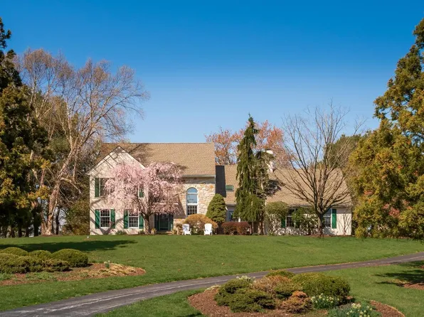 347 Harshaw Dr, Chester Springs, PA 19425