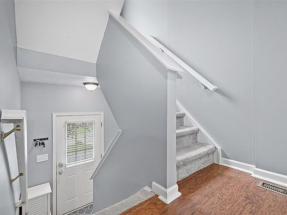 2nd image of 729 Bruton Dr