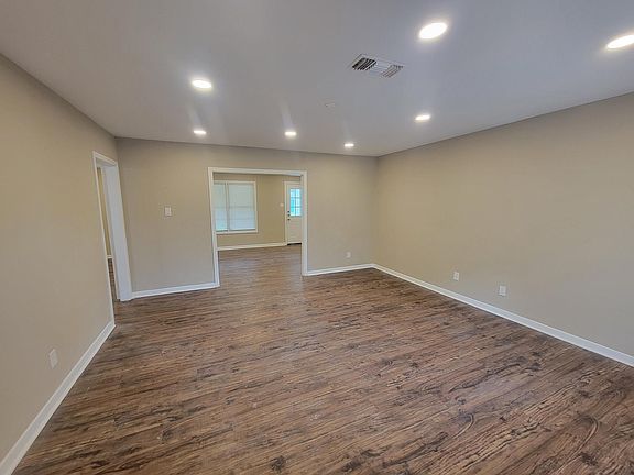 2nd image of 3607 Redwood Dr