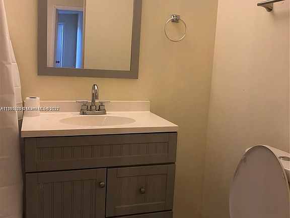 5th image of 4924 SW 44th Ave #3