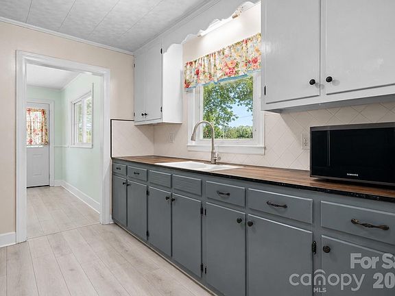 3rd image of 2981 E Maiden Rd