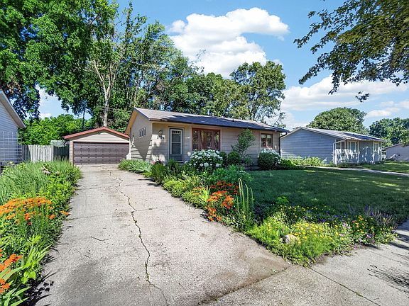 3rd image of 3909 Minnetonka Ave