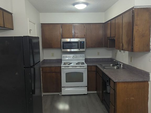 103 Blaylock - Kitchen_08012024