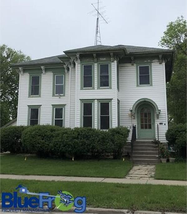 1st image of 121 1/2 E 1st St