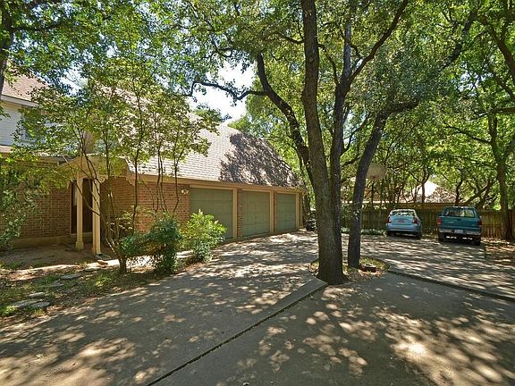 3rd image of 3304 Park Hills Dr