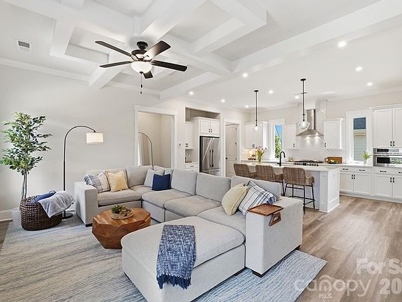 4th image of 211 Aquinas Way