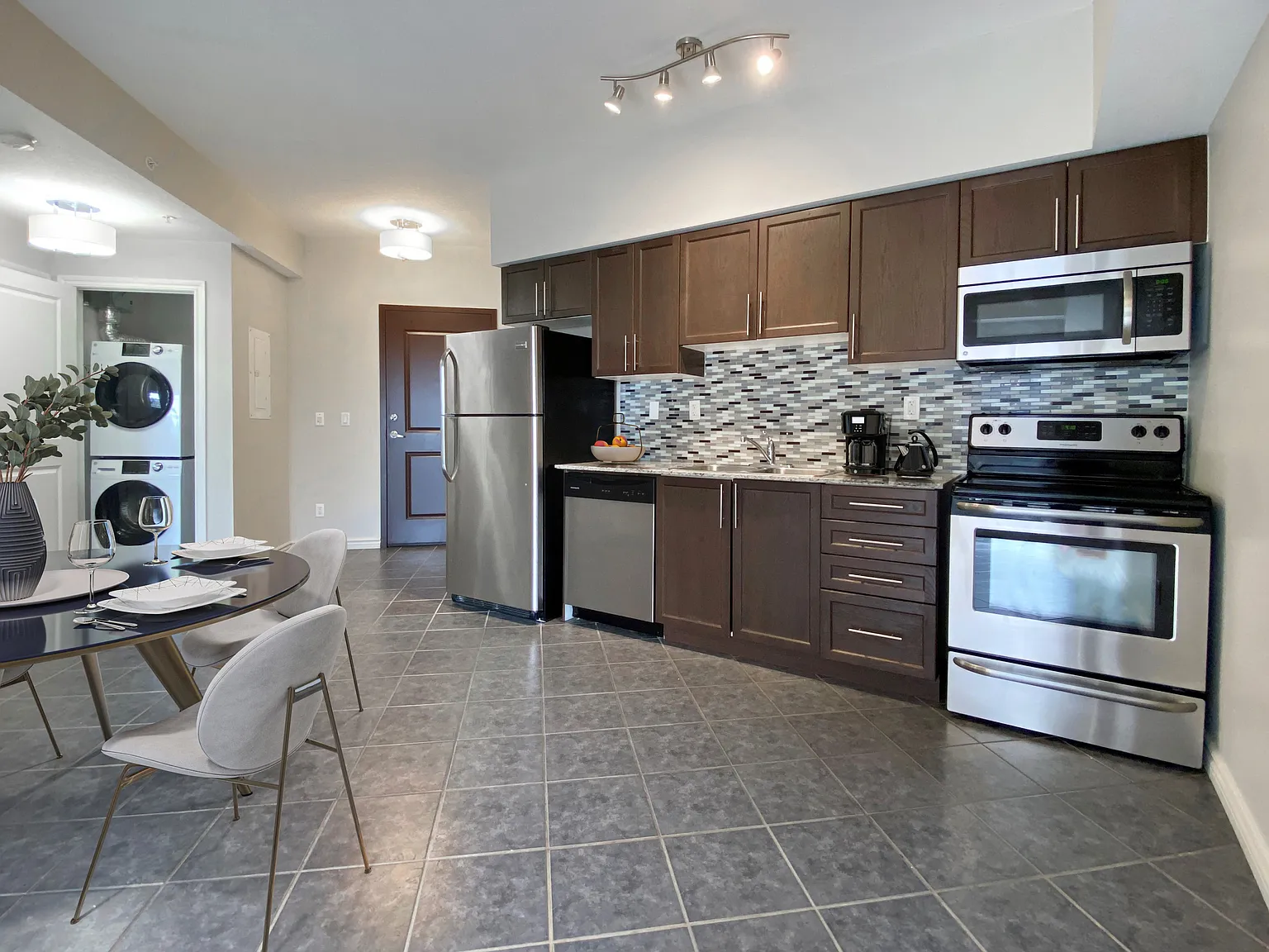 Rittenhouse Place — Photo 1