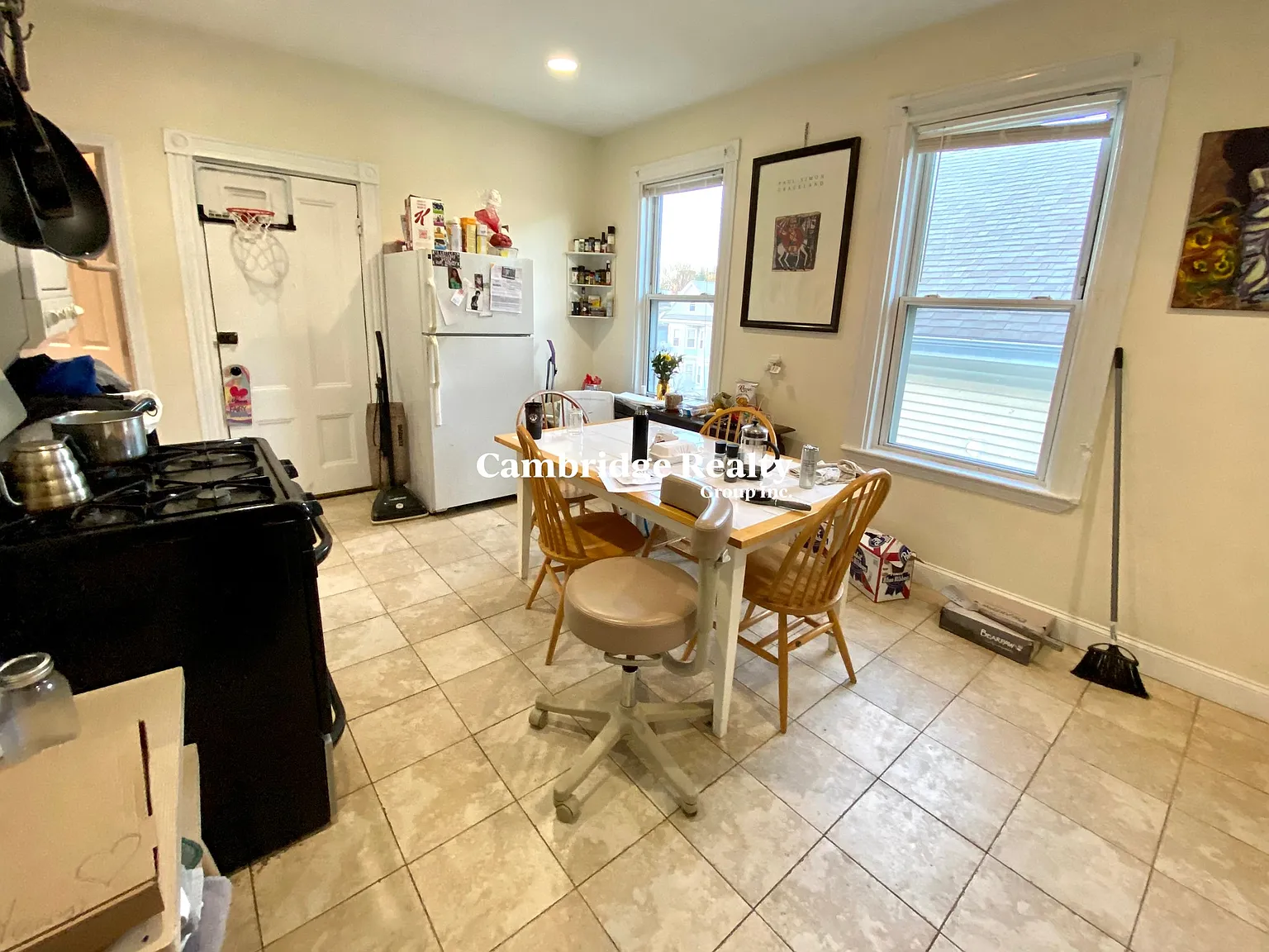 4 bed, 1.0 bath, 1400 sqft, $4,600 — Photo 4