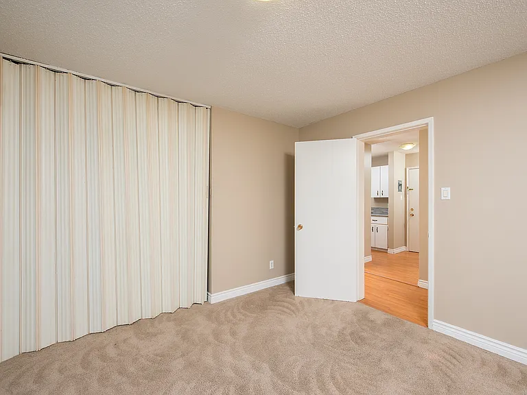 6 Gainsborough Ave — Photo 26