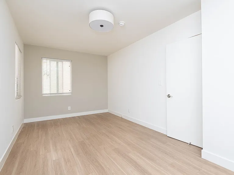 206 W Maple St #C — Photo 8
