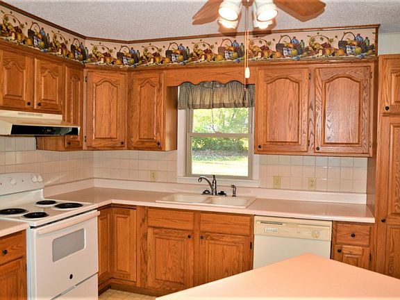 4th image of 1012 S Woodland Dr