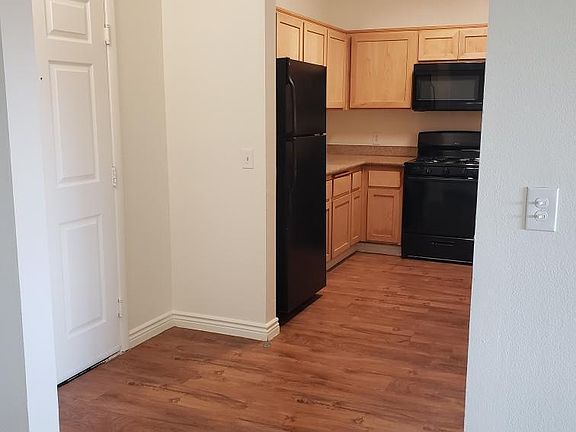 3rd image of 530 W Jackman St #2
