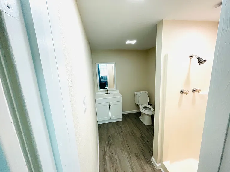 1203 Harrington Ave #C — Photo 11