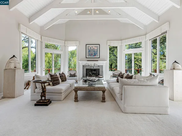 4 Julianna Ct, Moraga, CA 94556