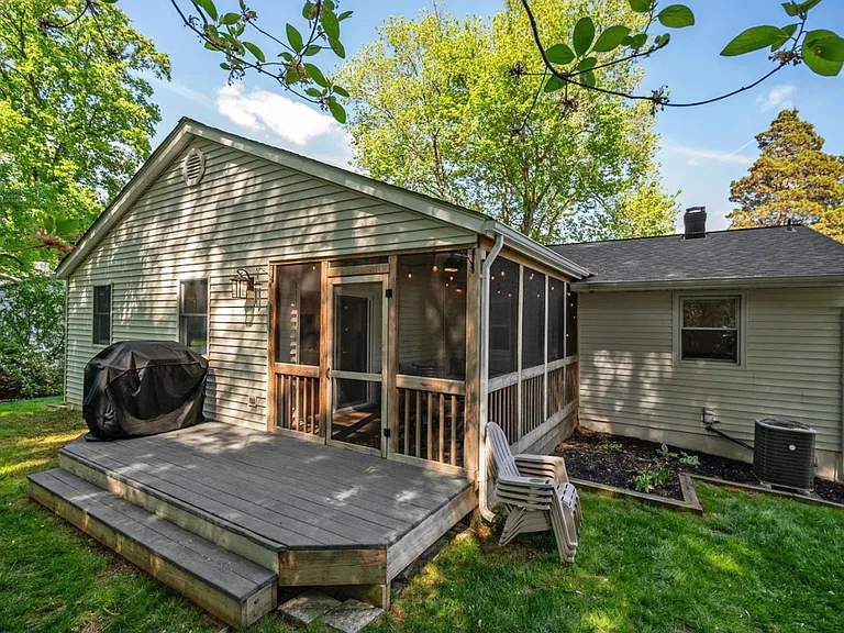 1109 Hillcrest Dr SW — Photo 35