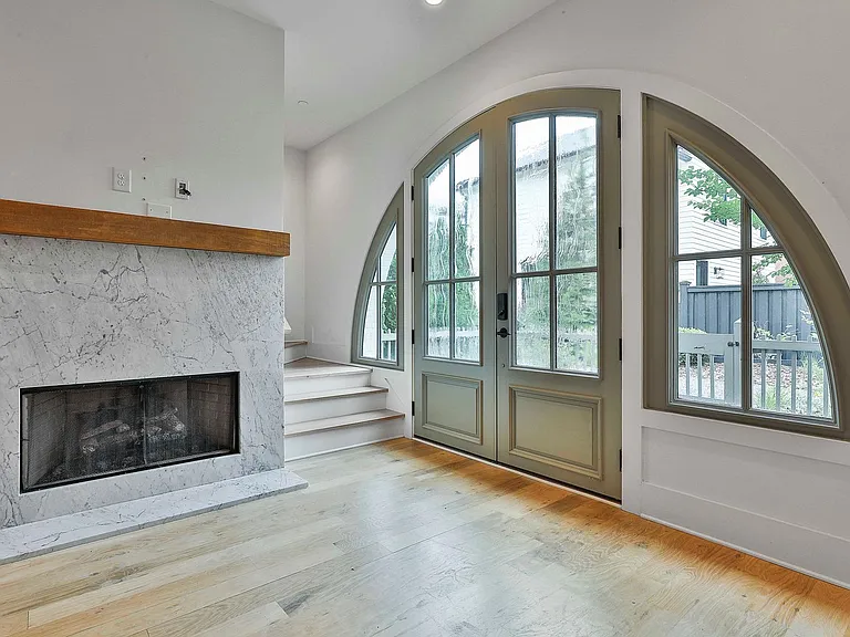 335 Sage Ln — Photo 4