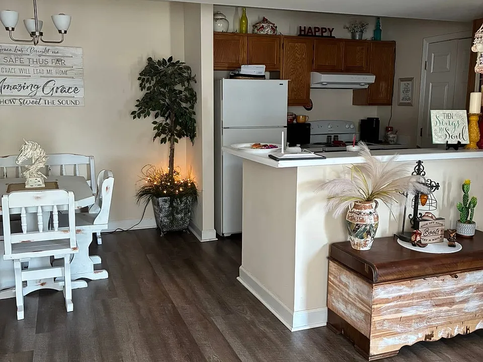 90 Mitchell Rd NE #1
