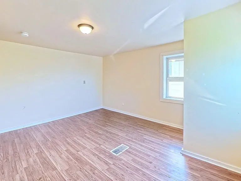 30 Chase St — Photo 4